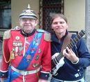 Andrzej Cieślak z gitarzystą Sebastianem Bednarczykiem z Kętrzyna, 5 września 2015 r.