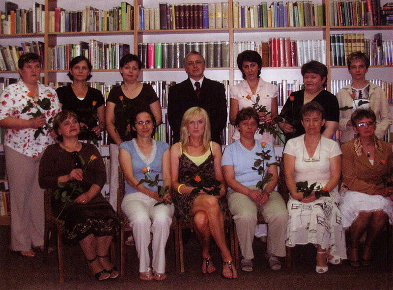 Plik:Bibliotekawnidzicypracownicy.jpg