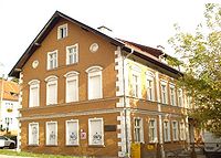 Zachowana historyczna część zespołu budynków biblioteki (1917). Widok od ul. Nowowiejskiego. Źródło: Archiwum Andrzeja Cieślaka