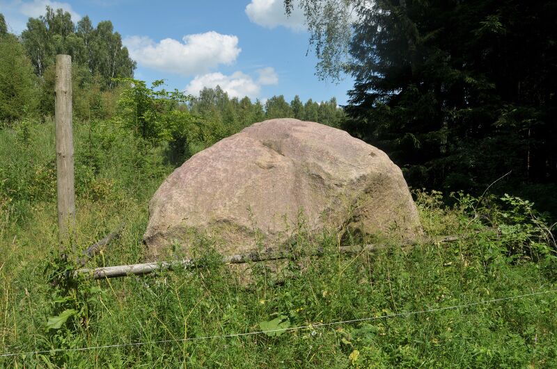 Plik:Głaz Pomnik.jpg