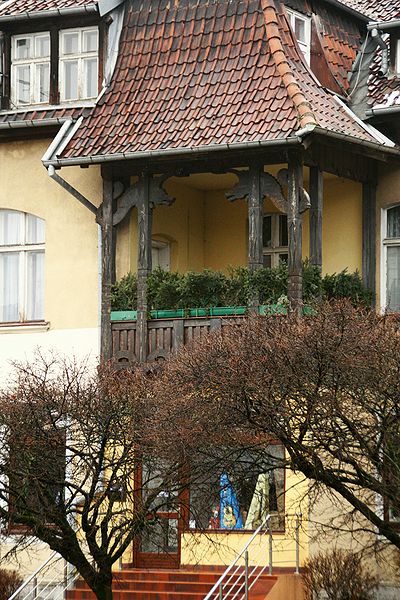 Plik:Willa ze smokami olsztyn 2.jpg