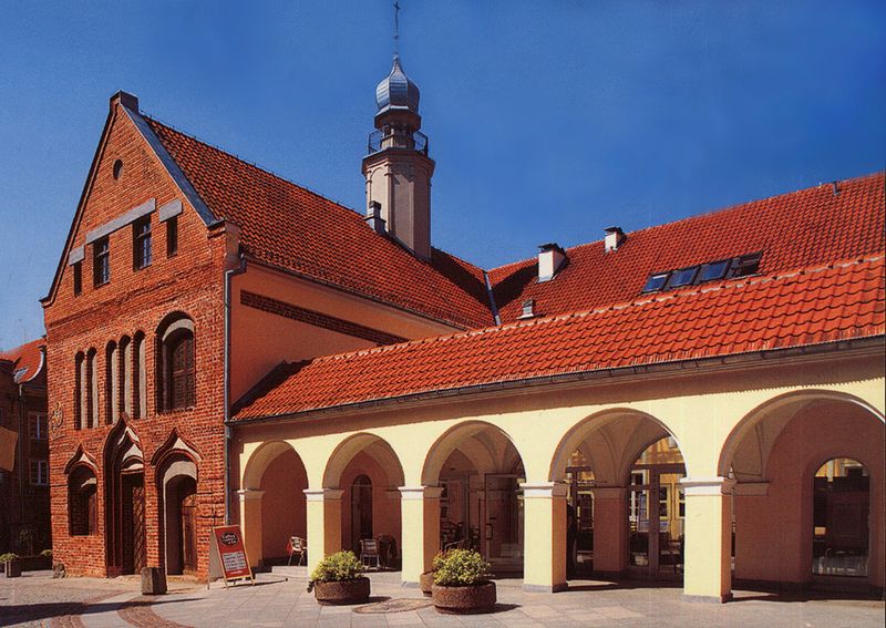 Plik:Wojewodzka biblioteka publiczna w olsztynie1a.jpg