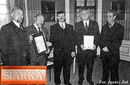 Andrzej Cieślak (z prawej) z przedstawicielami kierownictwa tarnobrzeskiego "Siarkopolu" wyróżnionych certyfikatami jakości zarządzania, Zamek w Baranowie Sandomierskim, 1999 r.